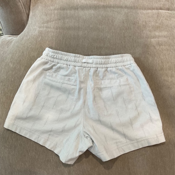 Athleta White and Grey Patterned Linen Mid-Rise Shorts Size 0 - Picture 4 of 4